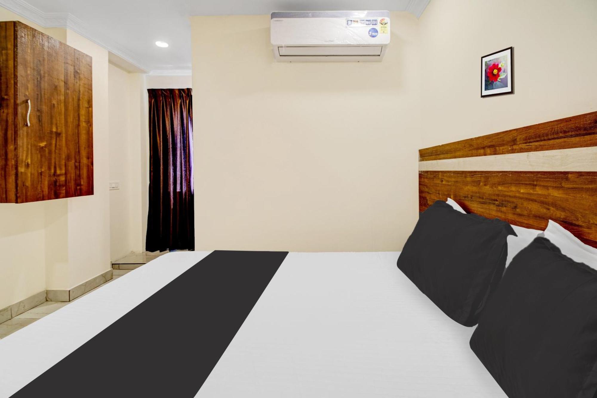 Hotel O Leela Elite Vijayawāda Buitenkant foto