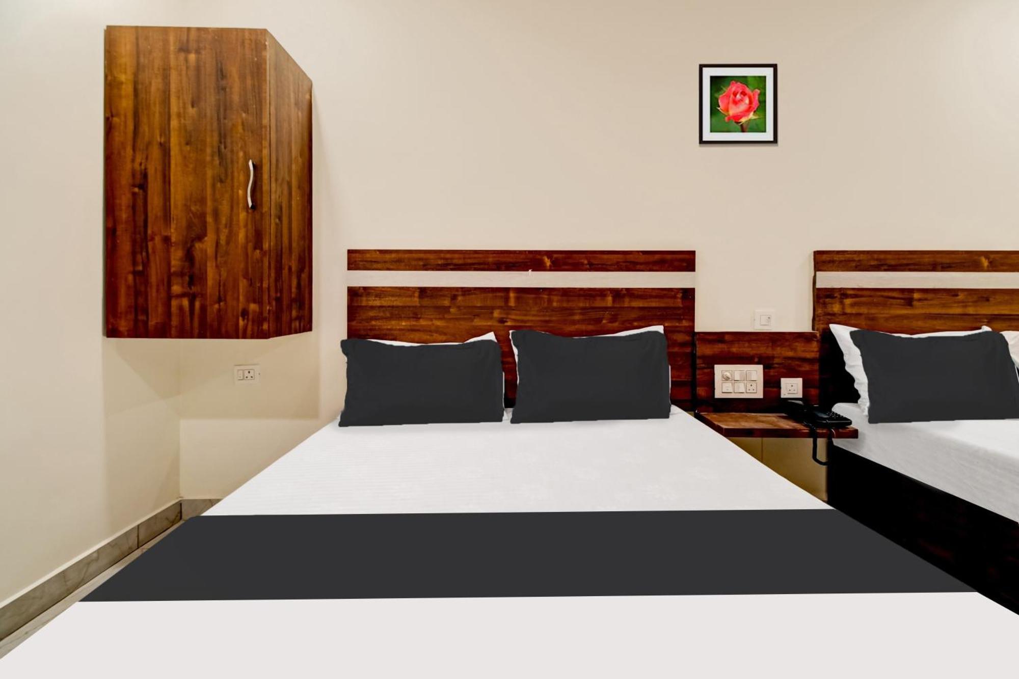 Hotel O Leela Elite Vijayawāda Buitenkant foto