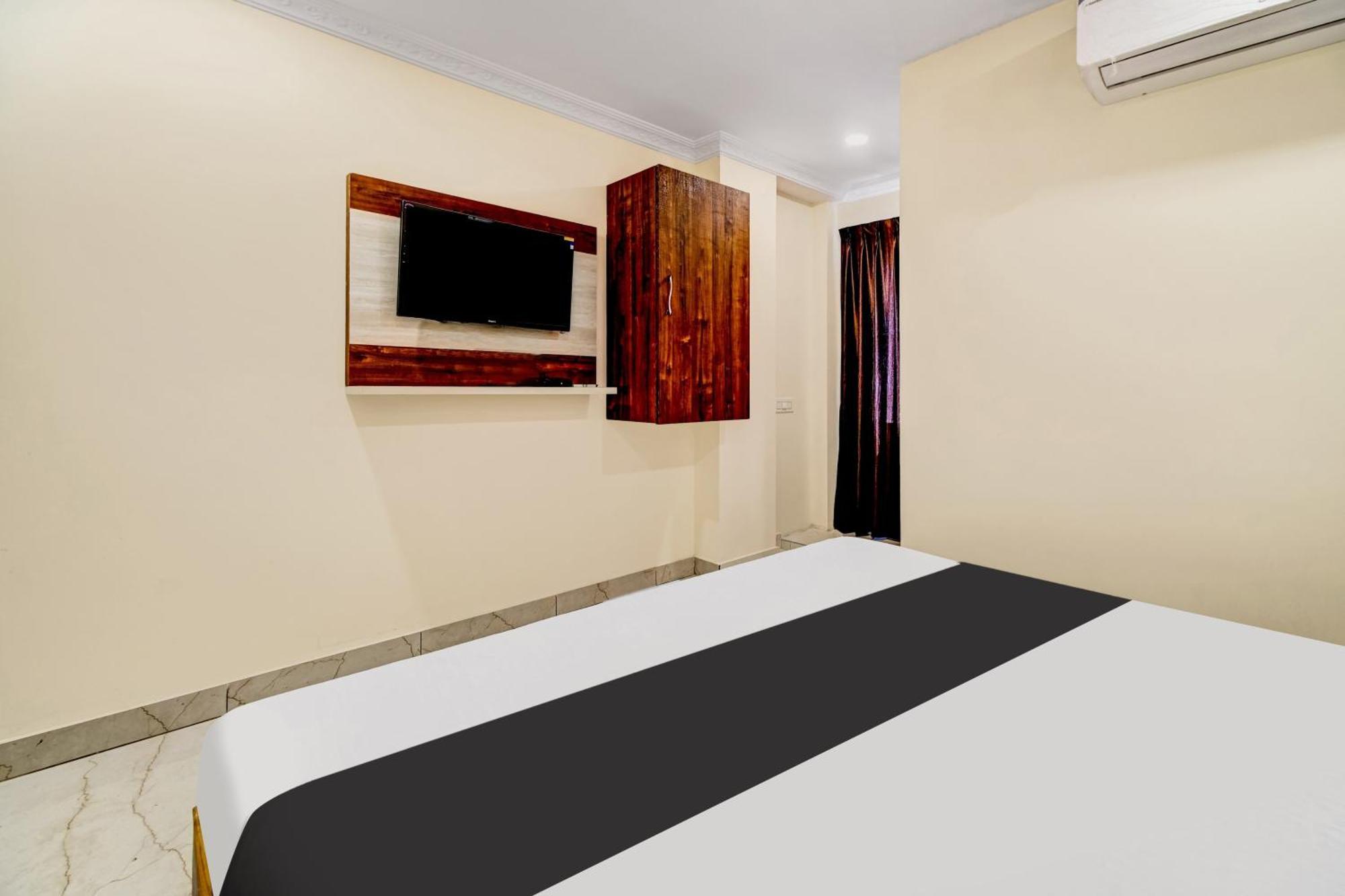 Hotel O Leela Elite Vijayawāda Buitenkant foto